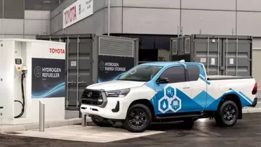 Toyota, hidrojen yakıt hücreli Hilux prototipini tanıttı
