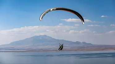 Van'da Yamaç Paraşütü ve Paramotor Hedef Şampiyonası Başladı