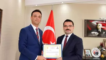 Şuhut Kaymakamı Harun Reşit Han, Başarı Belgelerini Takdim Etti