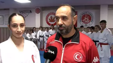Avrupa Karate Şampiyonası'nda 1 altın, 2 bronz madalya alan milli sporcu Sena Kızılaslan, minik karatecilerle antrenmanlar yaparak onlara örnek oluyor