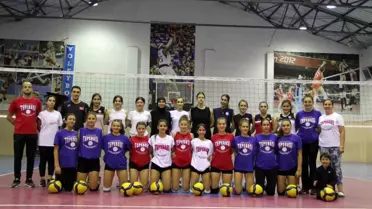 A Milli Kadın Voleybol Takımı, Eskişehirli Gençlere Örnek Oluyor