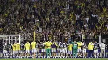 Fenerbahçe, Başakşehir'i 4-0 mağlup ederek liderliği sürdürdü