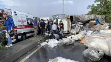 Küçükçekmece E5 Karayolu yanyolda bir kamyonet devrildi. Kaza nedeniyle yol trafiğe kapatıldı.
