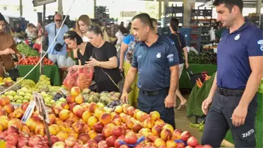 Antalya'da yüksek sesle bağırıp vatandaşları rahatsız eden pazarcılara 1.295 TL ceza kesildi