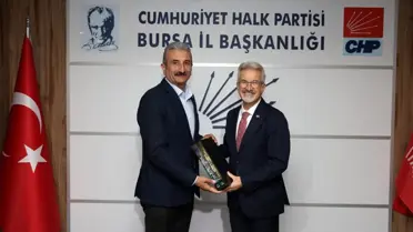 Nilüfer Belediye Başkanı Turgay Erdem, CHP Bursa İl Başkanı Nihat Yeşiltaş'ı ziyaret etti