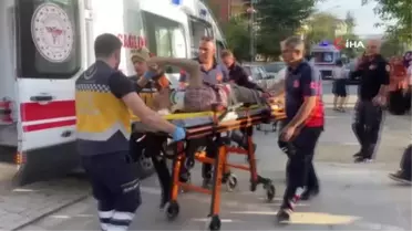 Ahşap evini yıkmak isterken altında kaldı