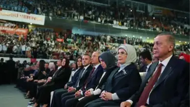 Cumhurbaşkanı Erdoğan: 'Depremle yıkılan şehirlerimizi yeniden ayağa kaldırmakla kalmayacak, deprem tehdidi altındaki tüm yerleşim birimlerini tekrar...