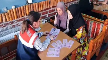 Hakkari'de Jandarma, Derecik ilçesinde KADES uygulaması hakkında bilgilendirme yaptı