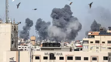 Karşı saldırıya geçen İsrail, Hamas'ı havadan vurmaya başladı