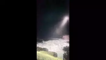 Riva Sahilinde Dev Dalgalara Kapılan 2 Kişi Kayboldu
