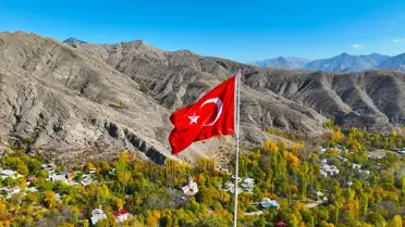 Erzurum'un Tortum ilçesi sonbaharın renklerine büründü