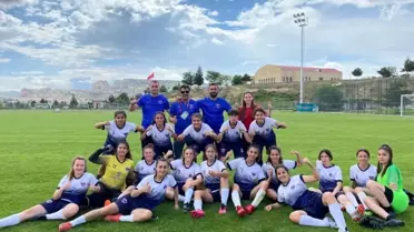 Salihli Öz Gençlerbirliği Kadın Futbol Takımı, Silopi Belediyespor'u yenerek final turuna adını yazdırmak istiyor