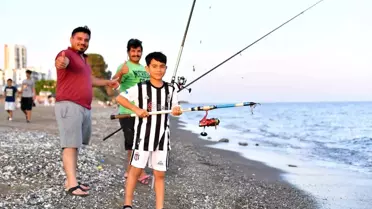 Mersin'de Oltalar, 6. Altın Kanca Surfcasting'de Birincilik İçin Atıldı