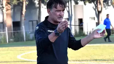 Balıkesirspor'un yeni Teknik Direktörü Mehmet Demirtaş takımla ilk antrenmana çıktı