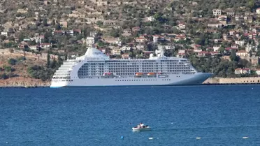 Bahama bayraklı kruvaziyer Alanya'ya geldi