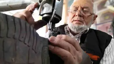 Aksaray'da 60 Yıldır Ayakkabı Tamiri Yapan 75 Yaşındaki Ahmet Kaş