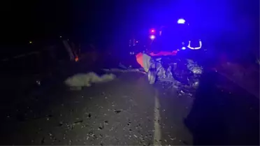 Isparta'da kamyonetle çarpışan otomobilde 5 kişi hayatını kaybetti