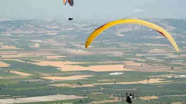Manisa, Paraşüt Sporcularının Uğrak Noktası Haline Geldi