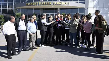 Halk otobüsleri, ayın 1'i ile 4'ü arası ücretsiz yolcu taşıma kararını afişlerle duyurdu