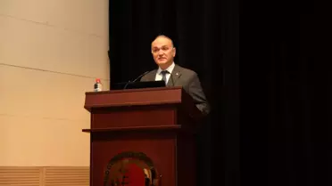 Düzce Belediye Başkanı Dr. Faruk Özlü, üniversite öğrencilerine çalışma tavsiyesinde bulundu