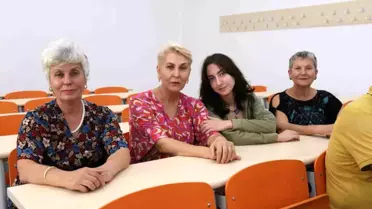 66 Yaşındaki Anneanne ve Torunu Aynı Üniversitede Eğitim Alıyor