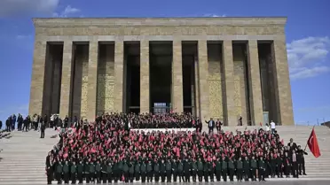 Darüşşafaka Cemiyeti Anıtkabir'i Ziyaret Etti