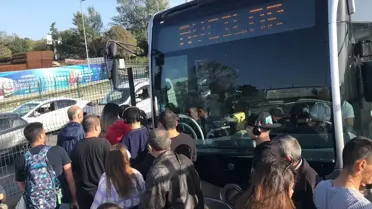 Üsküdar Altunizade Durağı'nda Metrobüs Arızası