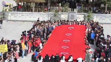 Asarcık'ta Cumhuriyet'in 100. yılı kutlamaları kapsamında bayrak yürüyüşü düzenlendi