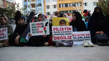 Batman'da Kadınlar Filistin'e Destek İçin Basın Açıklaması ve Oturma Eylemi Gerçekleştirdi