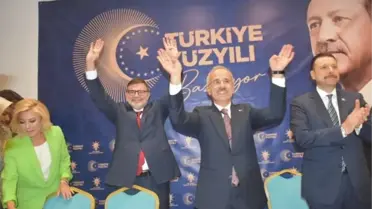 Ulaştırma ve Altyapı Bakanı İzmir İl Başkanlığını Ziyaret Etti
