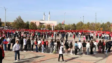 ESOGÜ'de Cumhuriyet Yürüyüşü Coşkusu