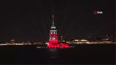 Kız Kulesi'ne Türk Bayrağı Yansıtıldı