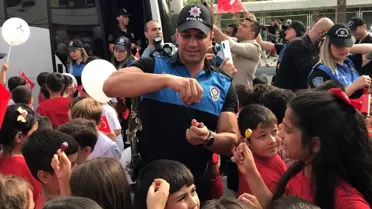 Adana'da Polis Ekipleri Cumhuriyet Bayramı'nı Kutladı