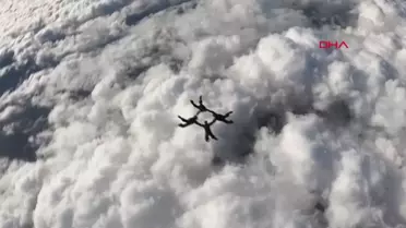 Bordo Bereliler, gökyüzünde '100' rakamı oluşturdu