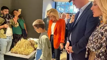 Bakan Ersoy, İzmir Kültürpark'ta Sergiyi Gezdi