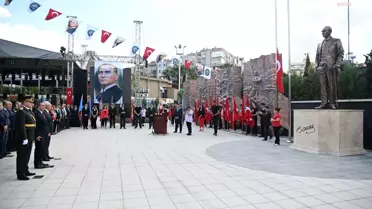 Karabağlar Belediyesi, Cumhuriyet'in 100. yılını Uğur Mumcu Parkı'nda kutladı