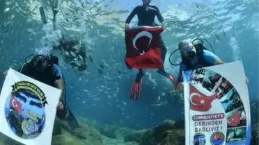 Dalgıçlar Cumhuriyet Bayramı'nı denizin altında kutladı