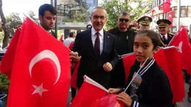 Cumhuriyet'in 100. Yılında Kocaeli'de Bayrak Dağıtımı