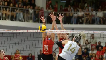 Vakıfbank, Muratpaşa Belediyesi Sigorta Shop'u 3-1 mağlup etti