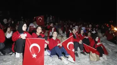 Mete Gazoz, Yanartaş Milli Parkı'nda ateşle ok yakıp atış yaptı