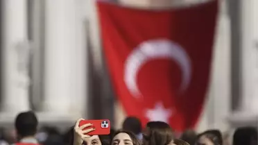 Dolmabahçe Sarayı, Cumhuriyet'in 100. yıl dönümünde ziyaretçi akınına uğruyor