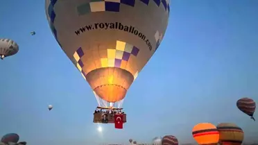 Kapadokya'da Cumhuriyetin 100. Yılına Özel Sıcak Hava Balonları