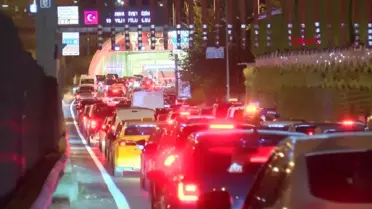 Kadıköy'de Cumhuriyet Kutlamaları Sonrası Trafik Kuyruğu