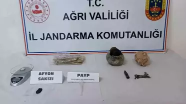 Ağrı'da Tarihi Eser Operasyonu: İnsan Başlı Figür ve Afyon Sakızı Ele Geçirildi