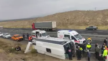 Kayseri-Niğde kara yolunda midibüs devrildi, 14 yolcu yaralandı