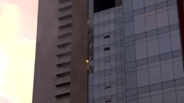 Şişli Mecidiyeköy'de bulunan Torun Center binasında yangın çıktı, itfaiye ekipleri olay yerine sevk edildi