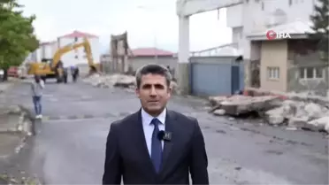 Bingöl Belediyesi Şair Eşref Caddesi'nde yol genişletme ve kavşak düzenleme çalışmalarına başladı
