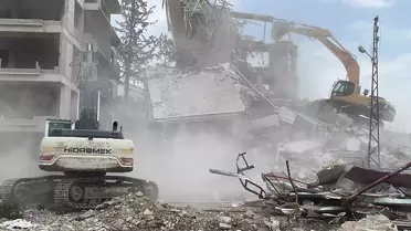 Hatay'da depremden etkilenen 5 bina kontrollü bir şekilde yıkıldı