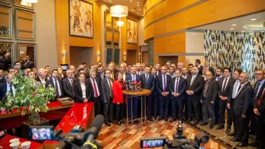 CHP Genel Başkanı Özgür Özel, Tüzük Değişikliği ve Ön Seçim Taahhütlerini İl Başkanlarıyla Teyitleştirdi