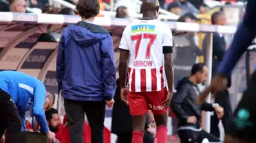 Sivassporlu Modou Barrow Adana Demirspor maçında sakatlandı